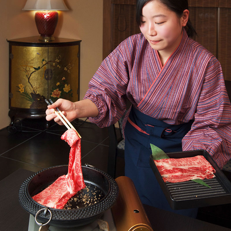 お友達同士のお集まりはもちろんご接待や記念日、同窓会、法事などにもご利用いただけます。<br>極上の黒毛和牛を格調高い空間でお楽しみください。